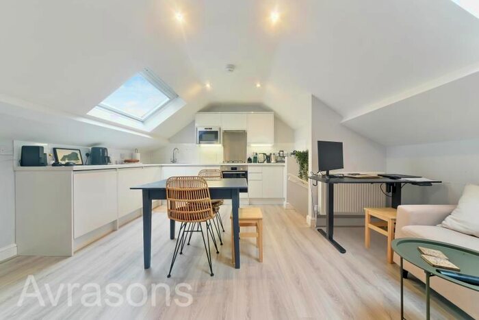 1 Bedroom Flat To Rent In Grantham Road, London, SW9