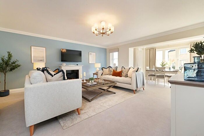 2 Bedroom Apartment For Sale In Shilton Road, Burford, OX18