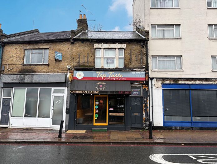 2 Bedroom Flat For Sale In Fairfield Street, Wandsworth, London, SW18