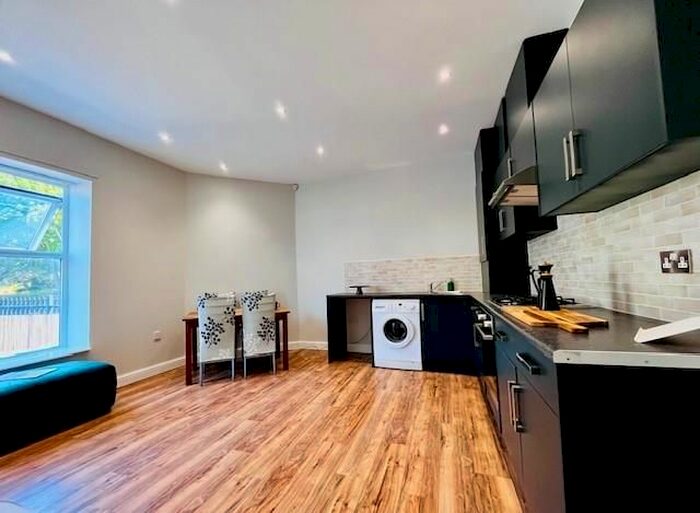 3 Bedroom Property To Rent In Broad Lane, Kirkstall, Leeds, LS13