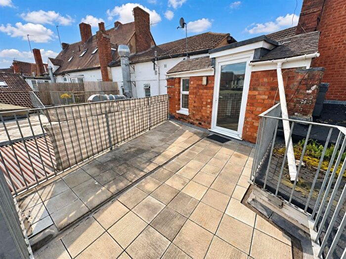 1 Bedroom Flat To Rent In High Street, Newent, GL18