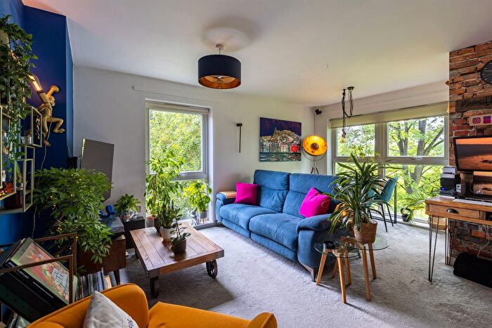 2 Bedroom Flat For Sale In Capswell Court, Hitchin, SG5