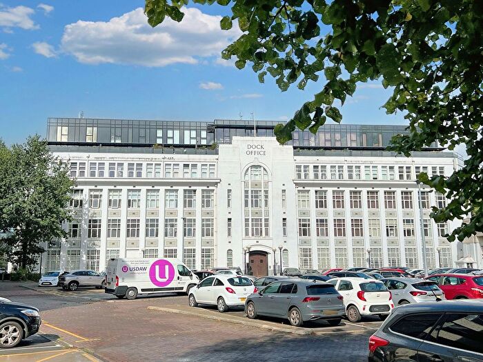 3 Bedroom Flat For Sale In Furness Quay, Dock Office Furness Quay, M50