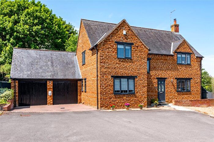 4 Bedroom Detached House For Sale In Buswell Close, Weedon, Northampton, Northamptonshire, NN7