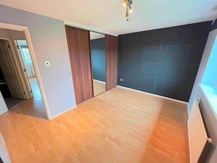 1 Bedroom Flat For Sale In Godwin Close, Sewardstone Road, London, E4