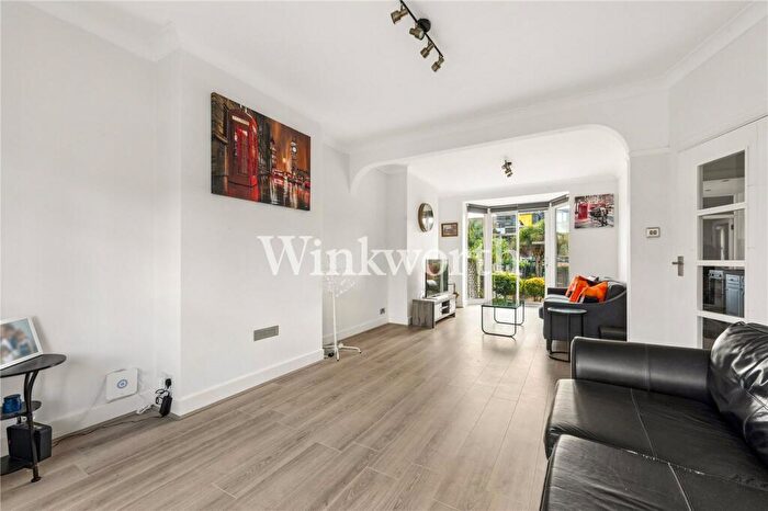 3 Bedroom Terraced House For Sale In Ash Grove, London, N13