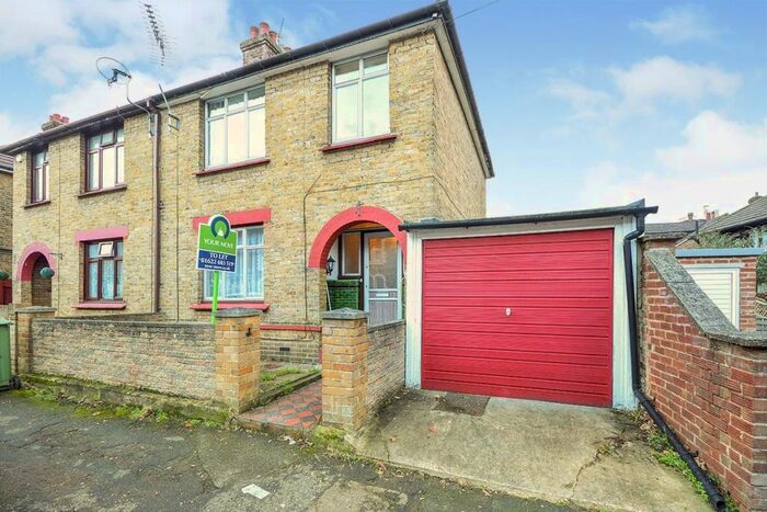 3 Bedroom Semi-Detached House To Rent In Waterlow Road, Maidstone, Kent, ME14