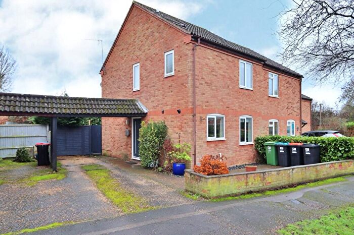 3 Bedroom Semi Detached House For Sale In Quinton Drive, Bradwell, Milton Keynes, MK13