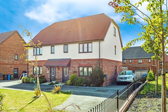 3 Bedroom Semi-Detached House For Sale In London Road, Corby, NN17