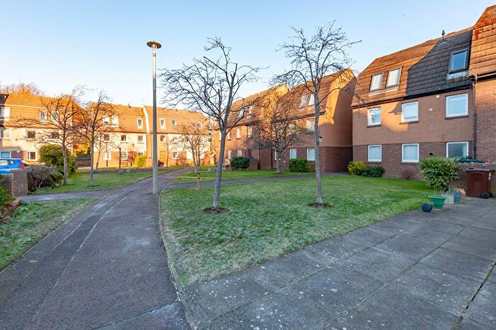 1 Bedroom Flat For Sale In / Ettrickdale Place, Stockbridge, Edinburgh, EH3