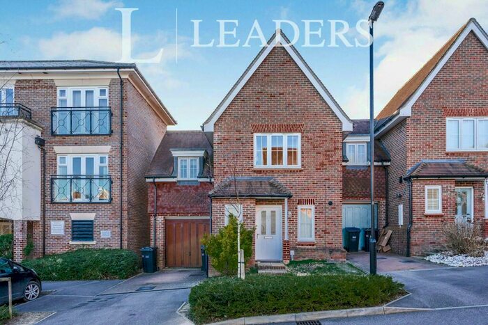 3 Bedroom Link Detached House To Rent In Chandlers Field Drive, Haywards Heath, RH16