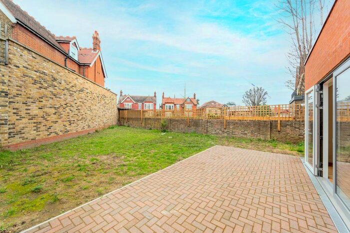 1 Bedroom Flat To Rent In East Acton Lane, Acton, London, W3