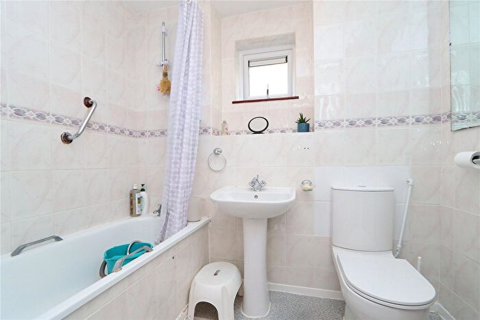 2 Bedroom Flat For Sale In North Eleventh Street, Central Milton Keynes, Milton Keynes, Bucks, MK9