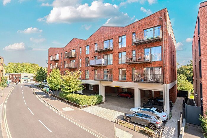 1 Bedroom Flat For Sale In Walnut Tree Close, Guildford, GU1