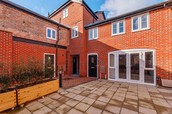 2 Bedroom End Of Terrace House For Sale In Brewhouse Yard, Wallingford, OX10
