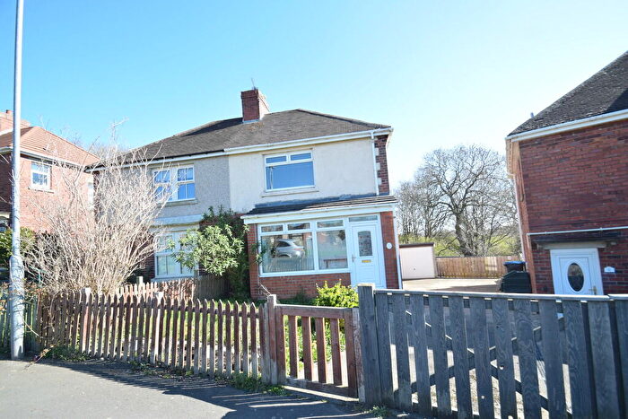 3 Bedroom Semi-Detached House To Rent In Woodside Grove, Tantobie, DH9