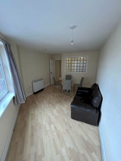 2 Bedroom Apartment To Rent In Stanlo House, Manchester, M1
