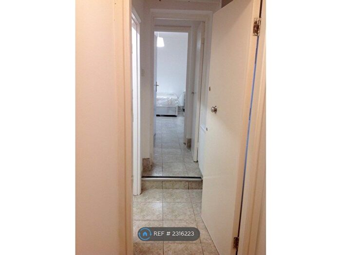 Studio To Rent In Caledonian Road, London, N1