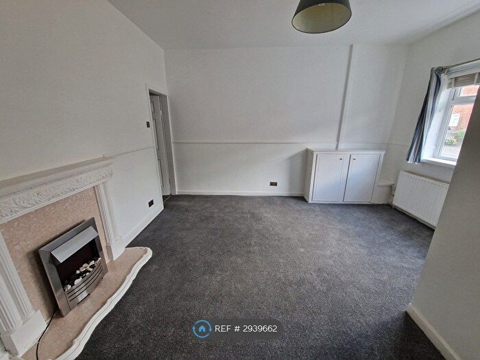 2 Bedroom Flat To Rent In Eccles, Manchester, M30
