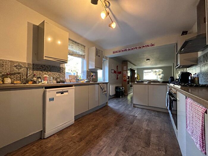 9 Bedroom End Of Terrace House To Rent In Miskin Street, Cathays, CF24