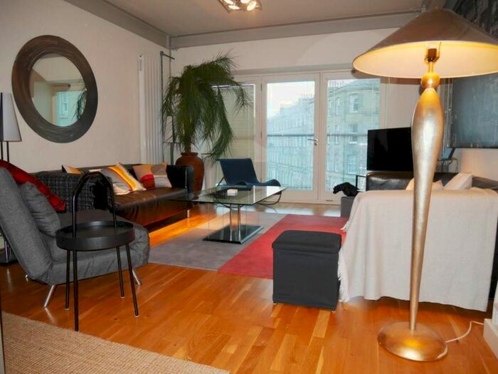 2 Bedroom Flat To Rent In West Crosscauseway, Edinburgh, EH8