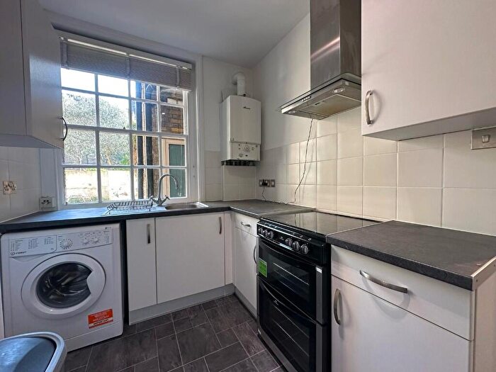 Flat To Rent In Burton Grove, Walworth Village, London, SE17