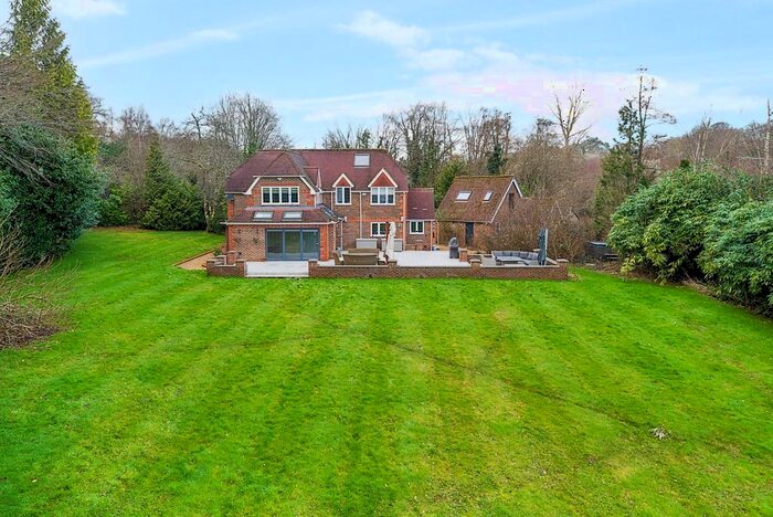 4 Bedroom Detached House For Sale In Moor Park Way, Farnham, Surrey, GU9