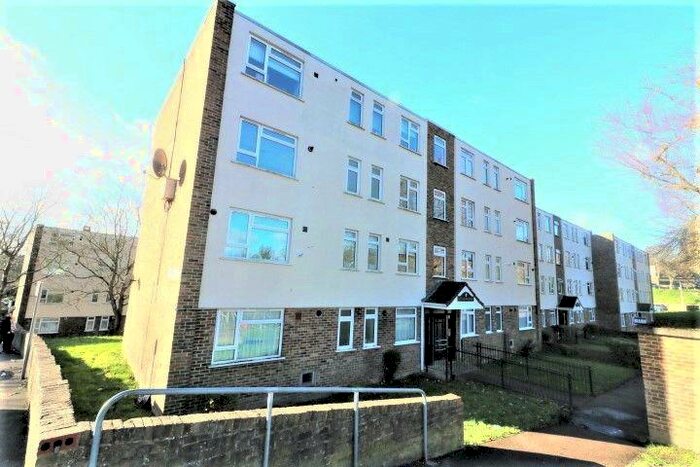 2 Bedroom Flat To Rent In Flat, Fuchsia House, Humber Crescent, Rochester, ME2