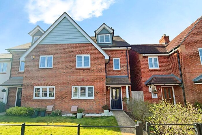 4 Bedroom Semi Detached House For Sale In Hammersley Drive, Ash, Surrey, GU12