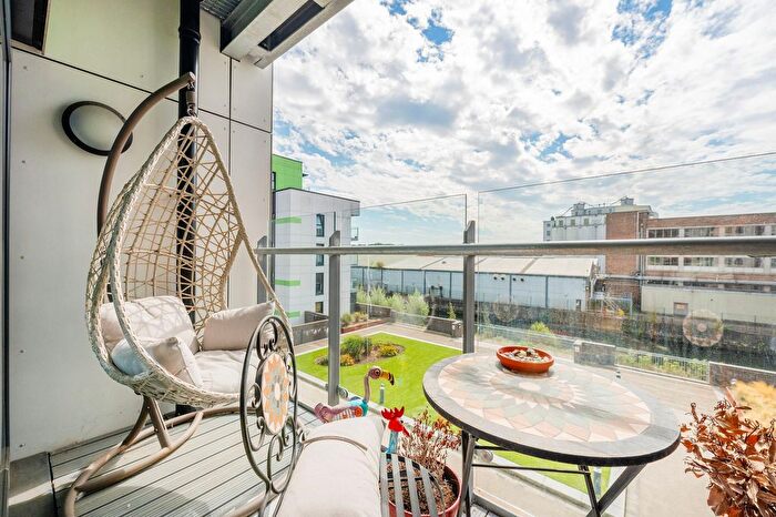 2 Bedroom Flat For Sale In Geoffrey Watling Way, Norwich, NR1