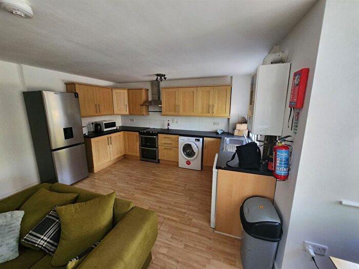 3 Bedroom Flat To Rent In Ladybarn Lane, Manchester, M14
