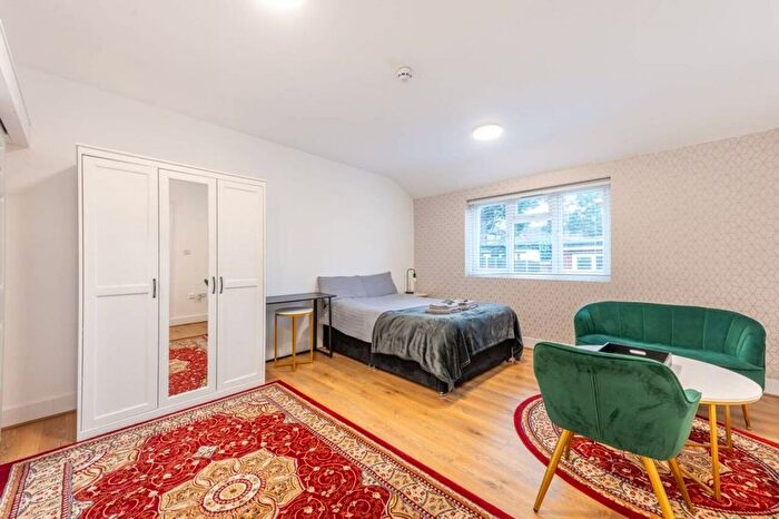 Studio To Rent In Walton Close, Gladstone Park, London, NW2