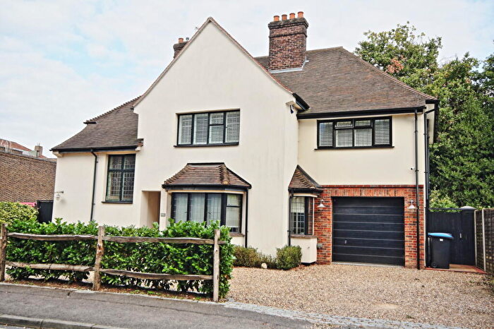 5 Bedroom Detached House To Rent In White Rose Lane, Woking, GU22