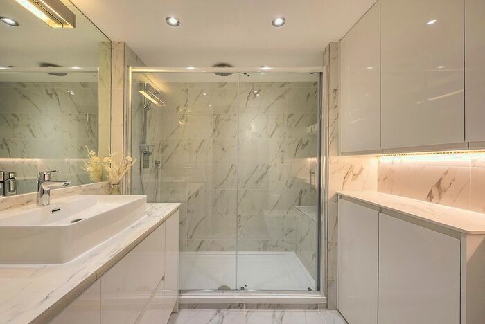 3 Bedroom Flat To Rent In Macready House, W1H