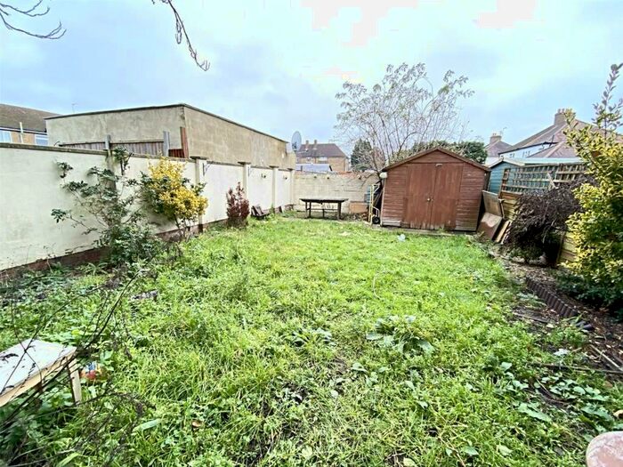 1 Bedroom Flat To Rent In Ashton Road, Enfield, EN3