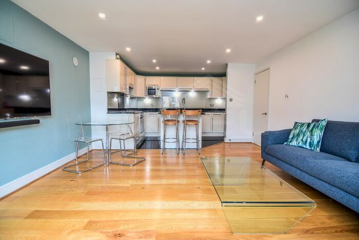 2 Bedroom Flat To Rent In Kensington Gardens Square, Bayswater, London, W2