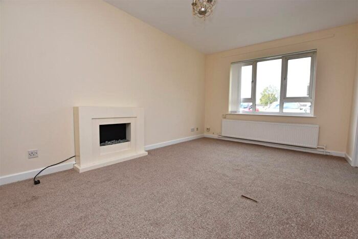 2 Bedroom Apartment To Rent In Poplar Court, Leads Road, Hull, HU7