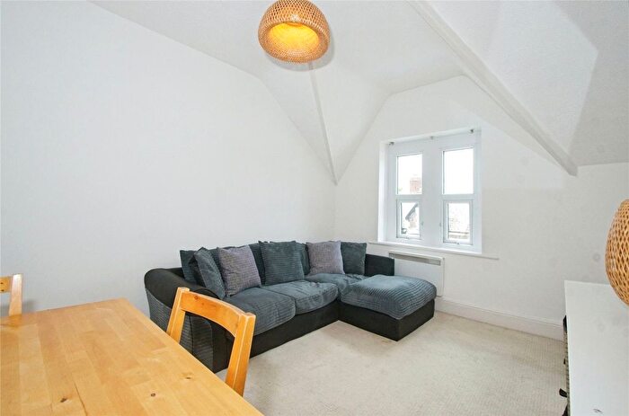 1 Bedroom Flat For Sale In Claude Road, Cardiff, CF24