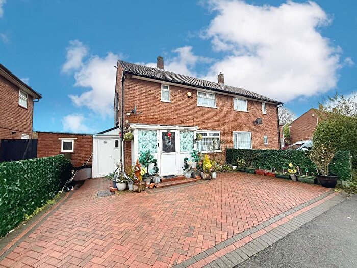 3 Bedroom Semi Detached House For Sale In Aydon Road, Icknield, Luton, Bedfordshire, LU3