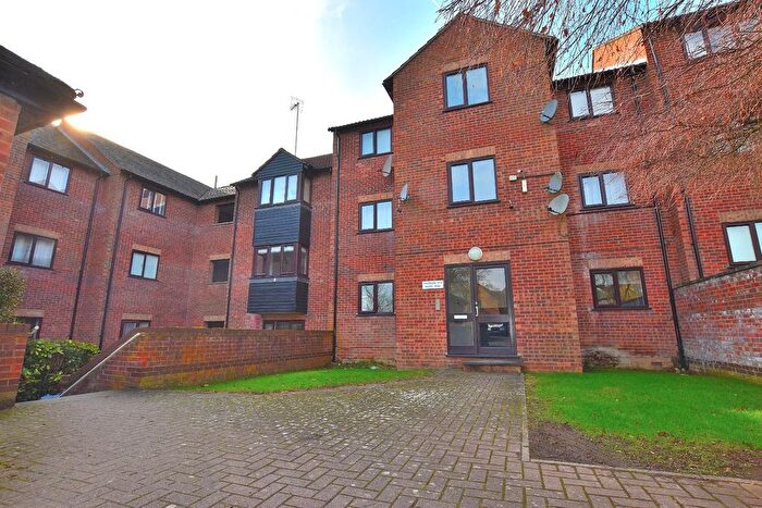 2 Bedroom Flat To Rent In Haslers Lane, Dunmow, CM6