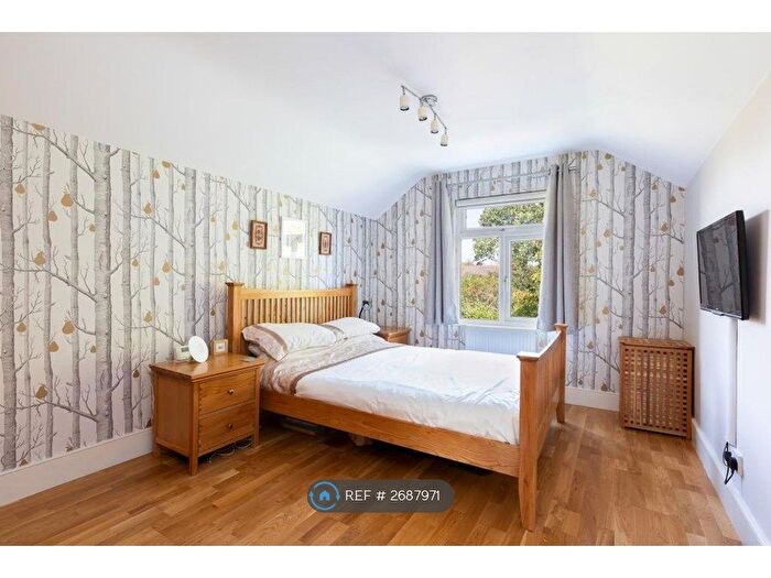 1 Bedroom Flat To Rent In Hale Lane, London, NW7