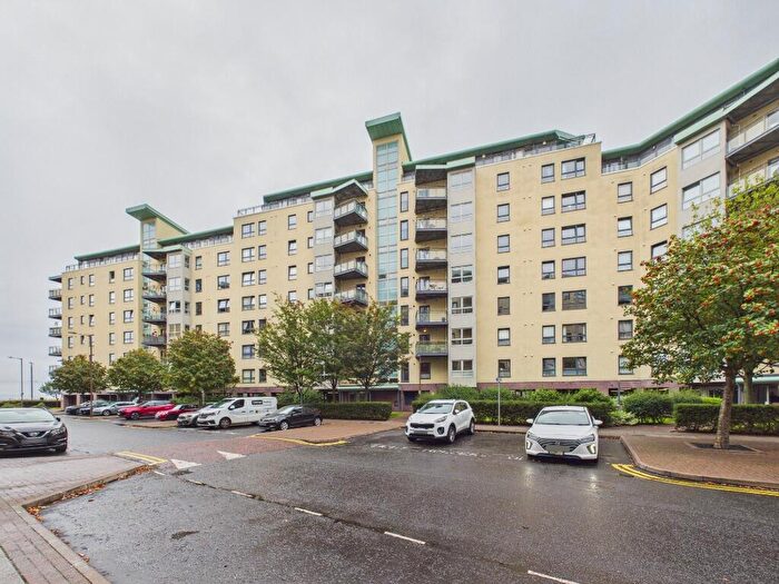 3 Bedroom Flat To Rent In Portland Gardens, Leith, Edinburgh, EH6