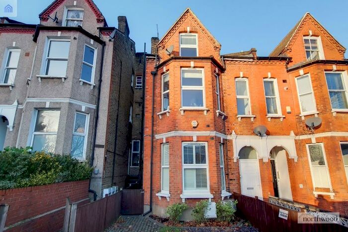 2 Bedroom Flat To Rent In Knights Hill, West Norwood, London, SE27