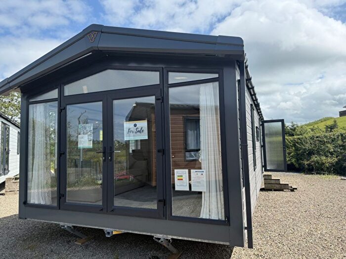 2 Bedroom Mobile/park Home For Sale In Holms Farm Road, Dalrymple, Ayr, KA6