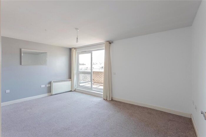 1 Bedroom Apartment For Sale In Gean Court, Cline Road, London, N11