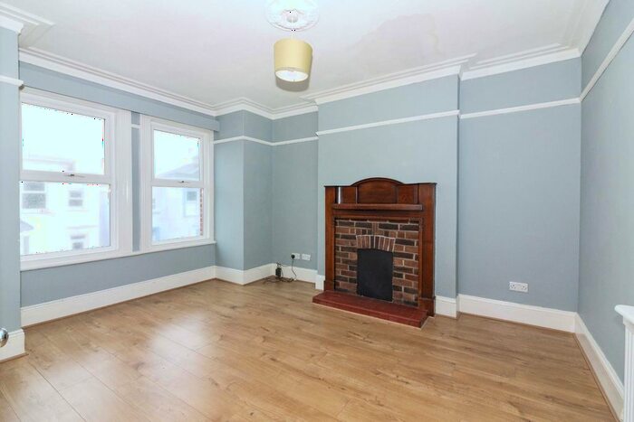 3 Bedroom Flat To Rent In Graham Road, Worthing, BN11