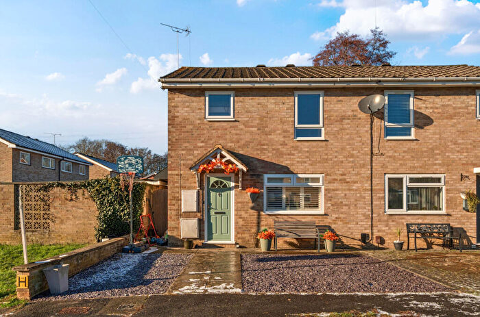 3 Bedroom Semi Detached House For Sale In Barrington Close, Eastleigh, Hampshire, SO50