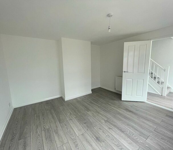 3 Bedroom Terraced House To Rent In Warren Avenue, Southsea, PO4