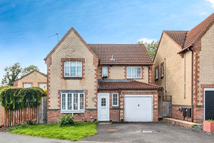 4 Bedroom Detached House For Sale In Periwinkle Close, Swindon, SN2