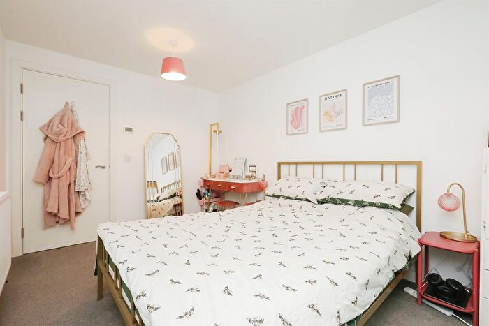 2 Bedroom Flat For Sale In Geoffrey Watling Way, Norwich, NR1